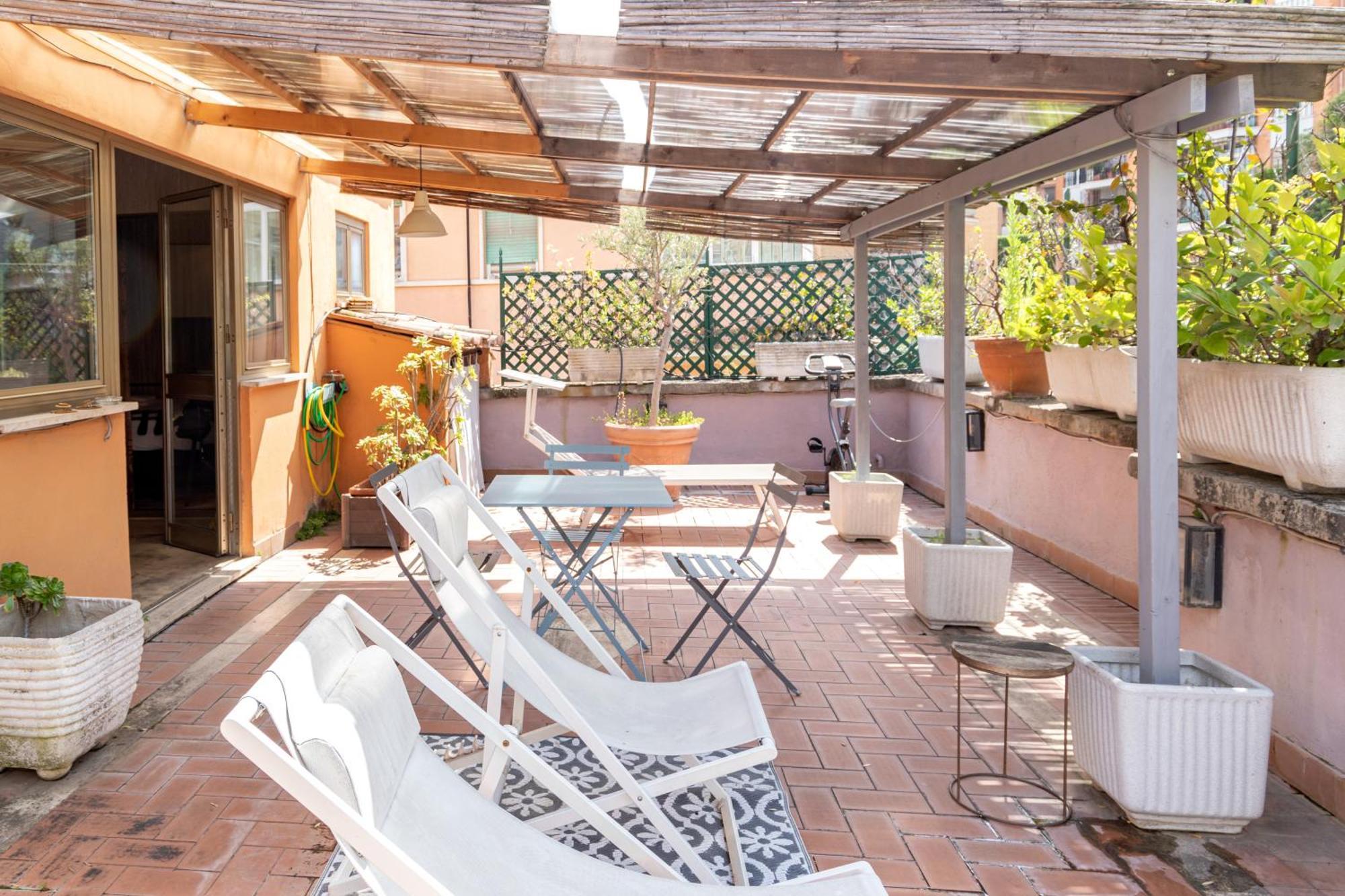 Your Trastevere Terrace Apartment *